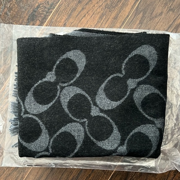 NWT Coach Signature Wrap - Picture 1 of 5